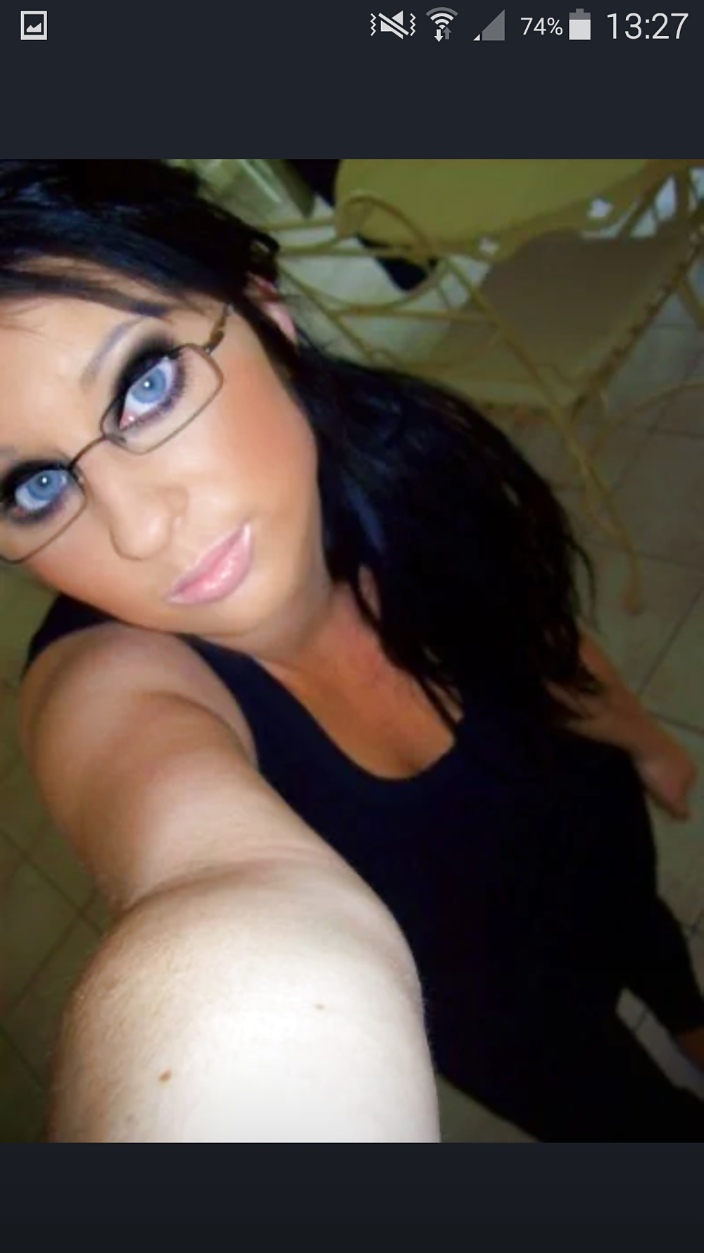 fille nue chat